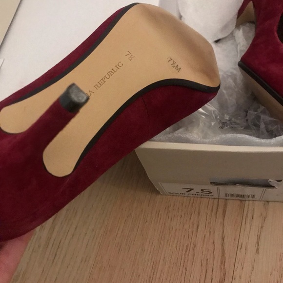 Kinsley heel from banana republic in sour cherry. - Picture 3 of 6